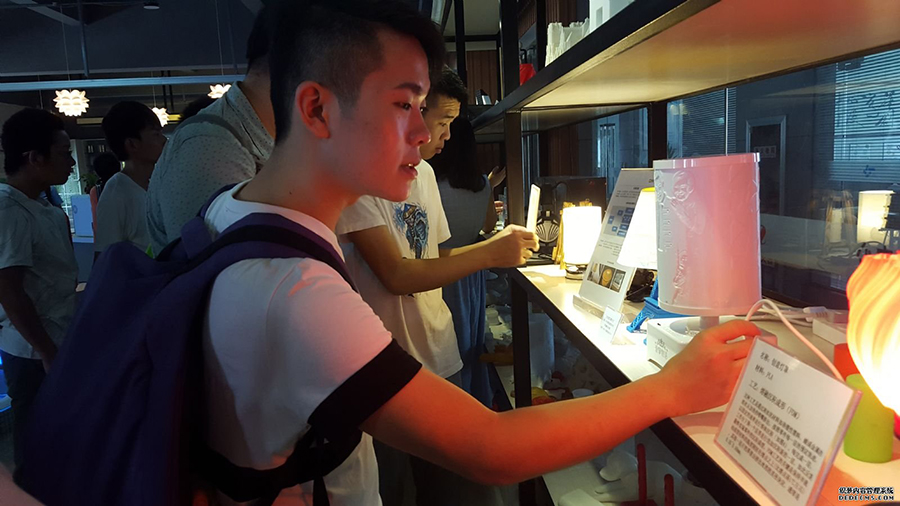 感受科技前沿——四川大学来访众创空间进行社
